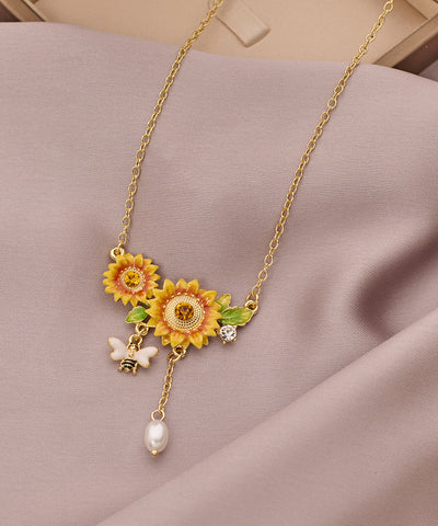 Conjunto de tres piezas de collar, pulsera y pendientes colgantes con borlas de perlas, girasol y circonita dorada vintage 