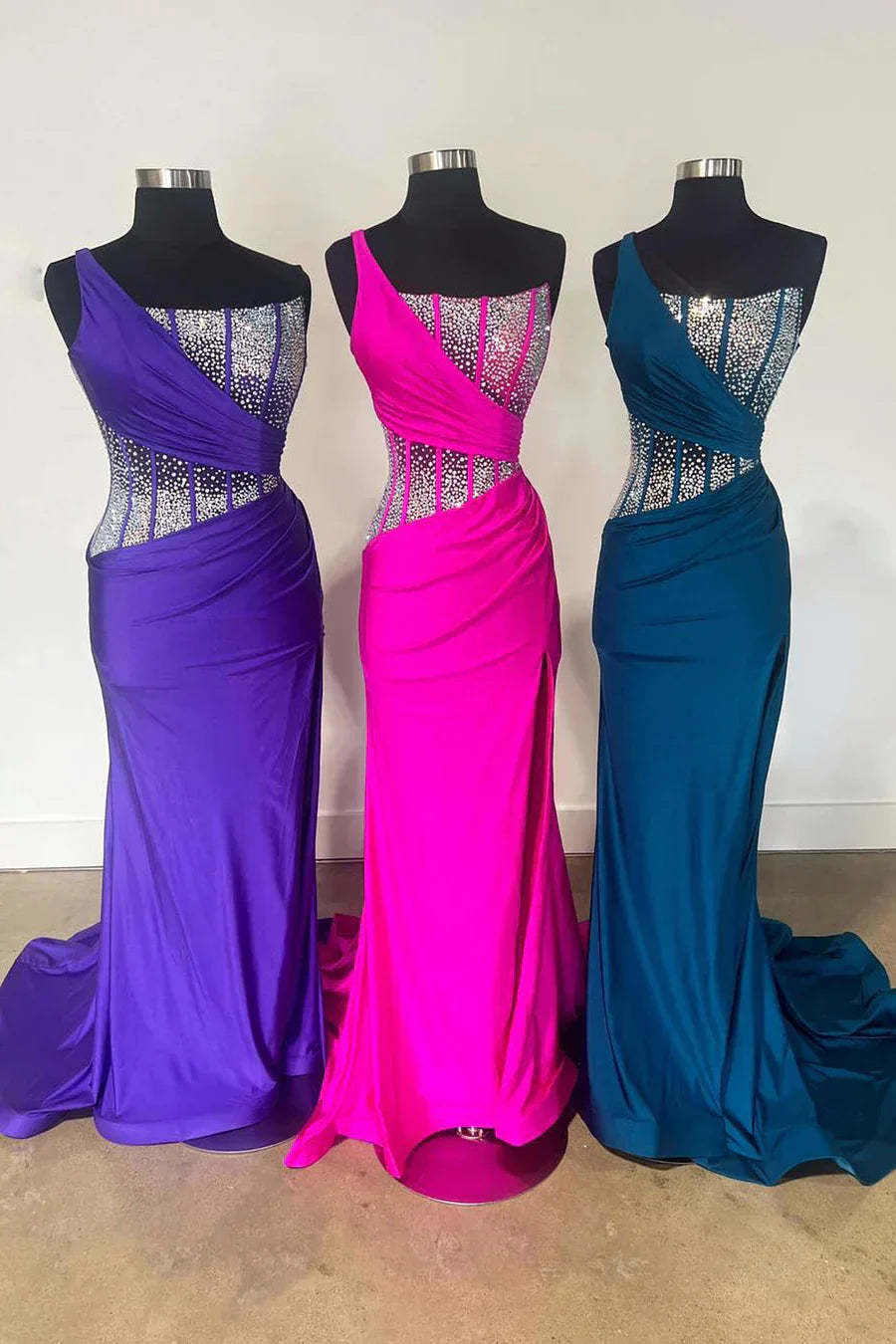 Blaues Meerjungfrauen-Abendkleid mit One-Shoulder und Perlenstickerei