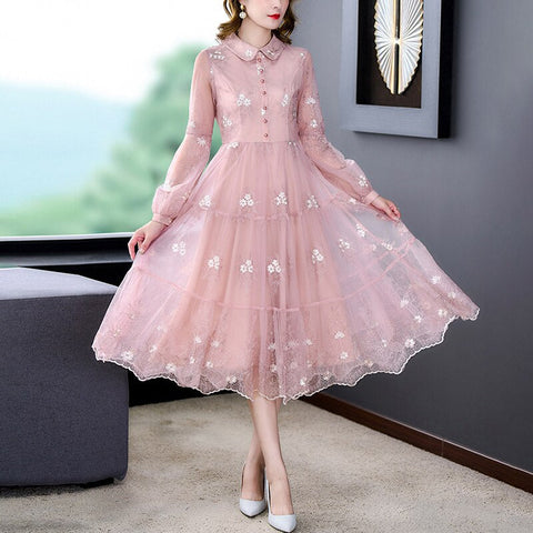 Lockeres Boho-Midikleid aus Netzstoff mit Blumenstickerei 