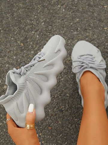 Atmungsaktive Sneakers aus Strick mit Schnürung 