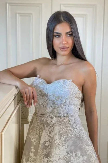 Fabulous A-Line Lace Sweetheart Sleeveless  Wedding Dress With Appliques