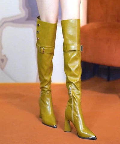 Gelbe, schicke Stiefel aus Kunstleder mit klobigem Absatz 
