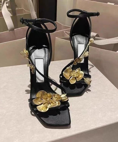 Sandalias de tacón alto con diseño floral francés negro 