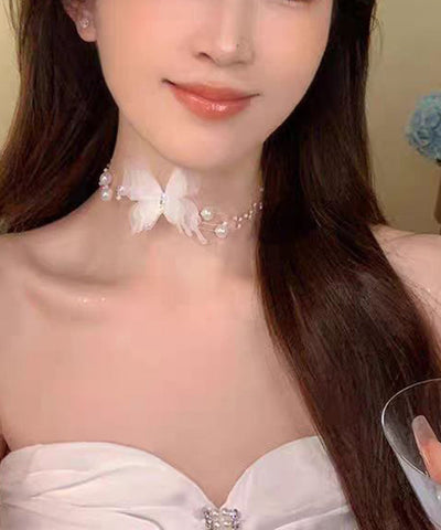 Elegante collar de mariposa con perla y circonita de aleación blanca 