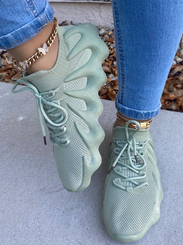 Atmungsaktive Sneakers aus Strick mit Schnürung 