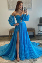 Vestido de fiesta largo azul con escote en forma de corazón y abertura delantera