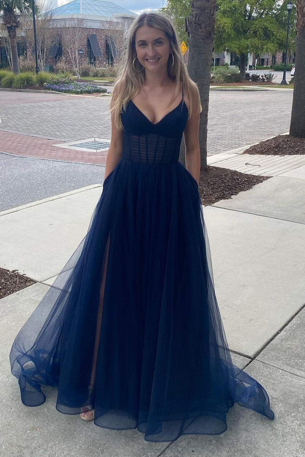Langes, marineblaues A-Linien-Abendkleid mit Spaghettiträgern