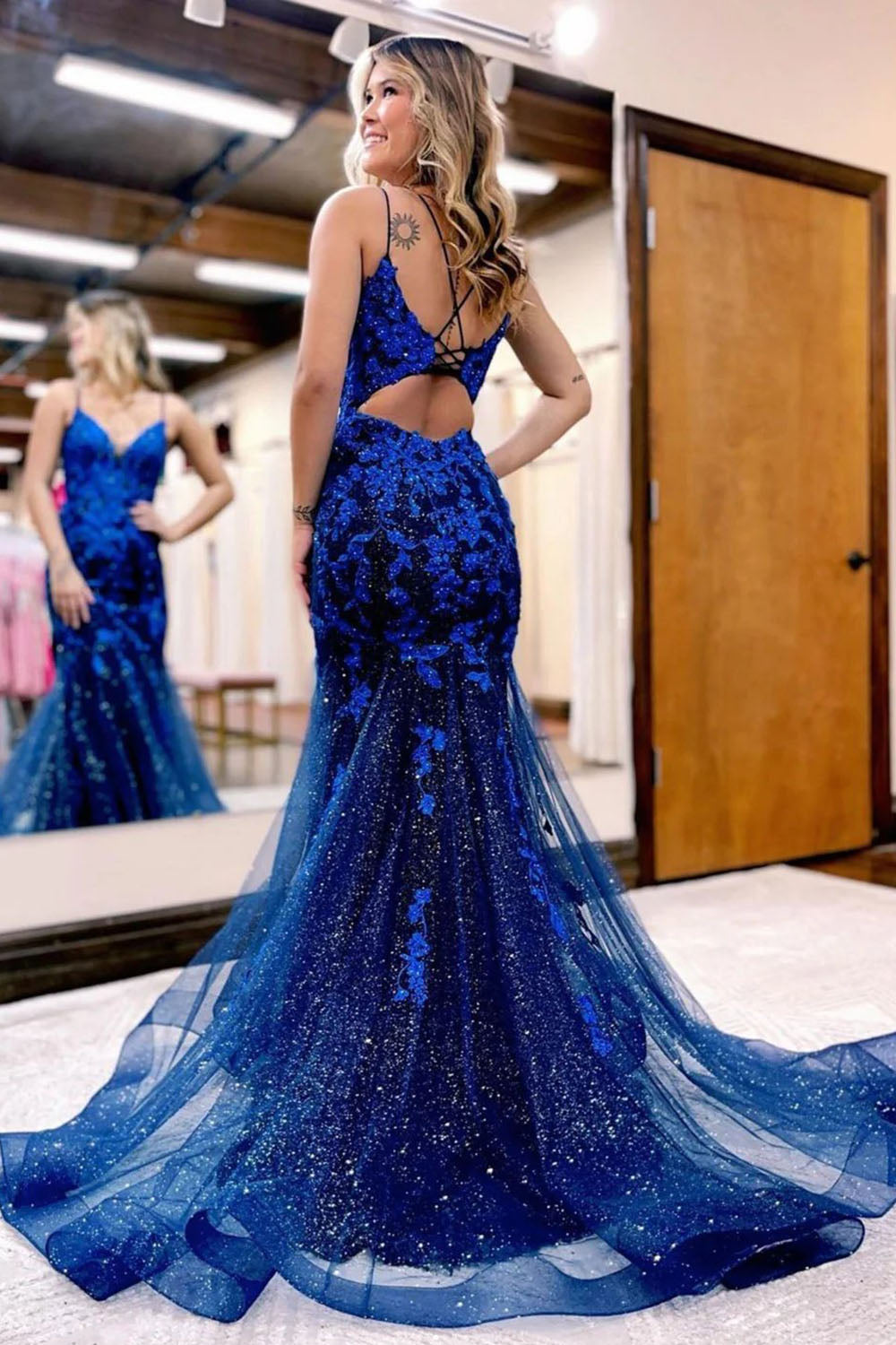 Meerjungfrauen-Abendkleid mit Spaghettiträgern, dunkelblau, lang, mit Applikationen