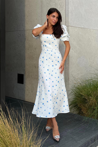 Vestido midi para fiesta de té en el jardín 