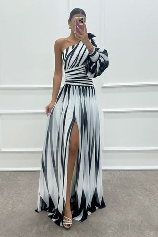 Vestido con diseño estampado de rosas y un solo hombro