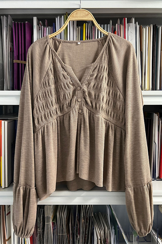 Blusa informal de cuello en V con botones y fruncido de color liso para uso diario (5 colores) 