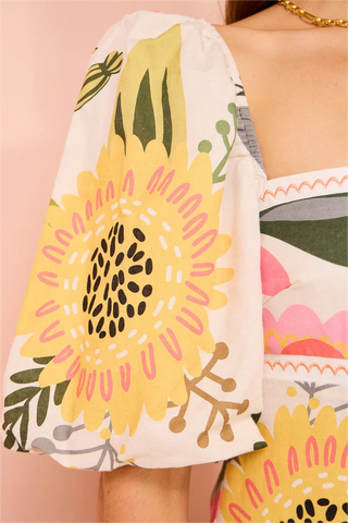 Vestido midi floral con cuello cuadrado y mangas abullonadas 