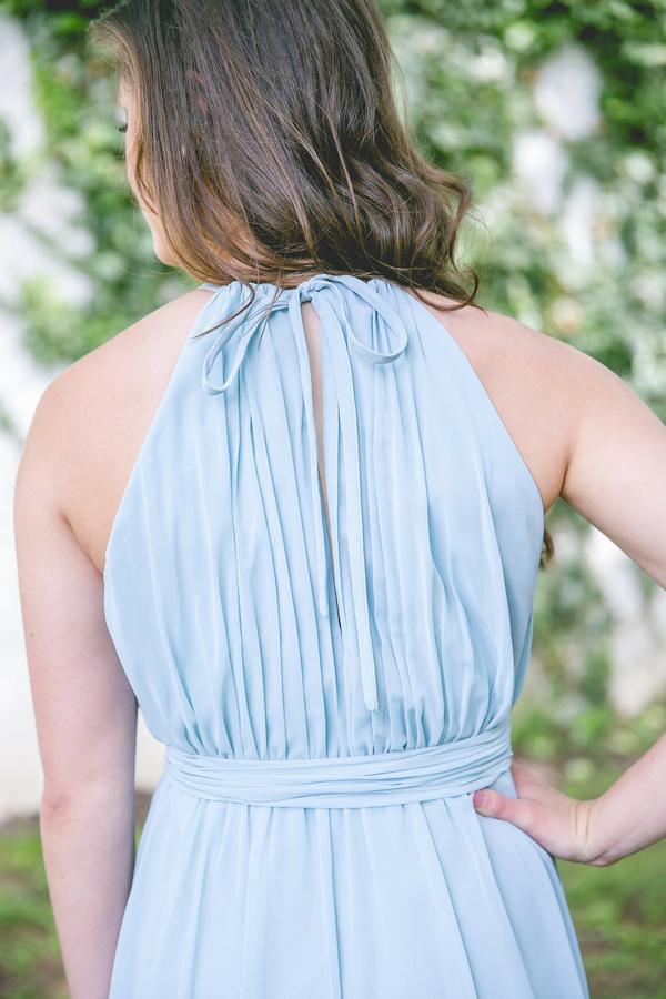 Vestido de dama de honor de gasa azul sin mangas con abertura alta hasta el suelo 