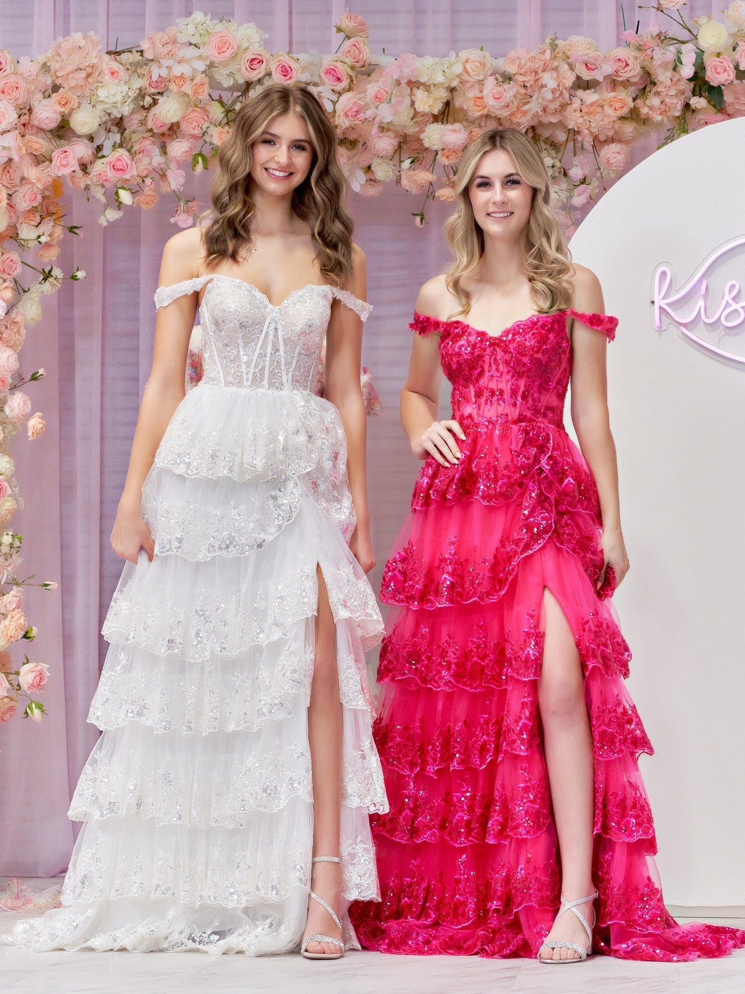A-Linien-Abendkleid mit schulterfreiem Korsett und Spitzenrüschen