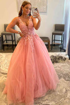 Vestido de fiesta largo de tul con escote en V y apliques en forma de A