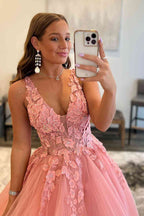 Vestido de fiesta largo de tul con escote en V y apliques en forma de A