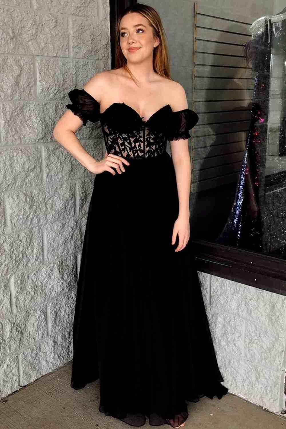 Schulterfreies, A-Linien-Abendkleid aus Chiffon mit Applikationen und Schnürung 