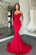 Glamouröses rotes Meerjungfrauen-Abendkleid, lang, mit Spaghettiträgern, im Angebot