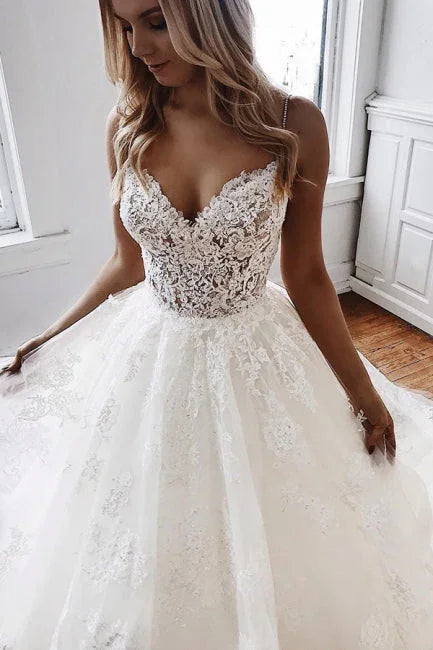 Vestidos de novia glamurosos de corte A con tirantes finos, apliques de encaje y tul 
