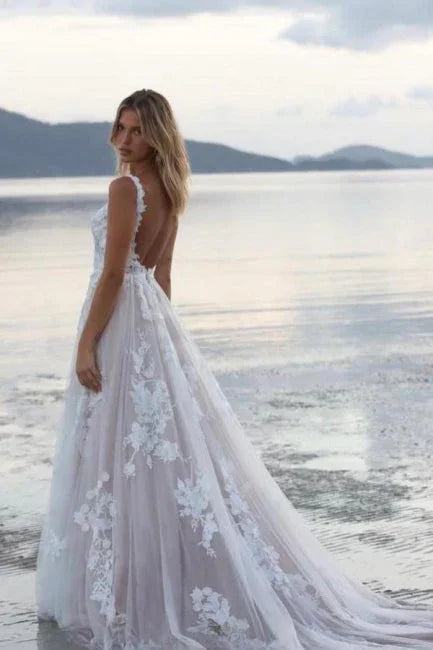 Gorgeous A-Line Lace Scoop Sleeveless  Wedding Dresses With Appliques Train
