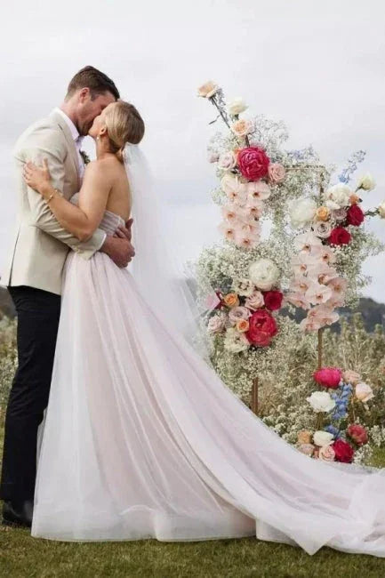 Precioso vestido de novia sin mangas de tul con escote corazón y corte en A