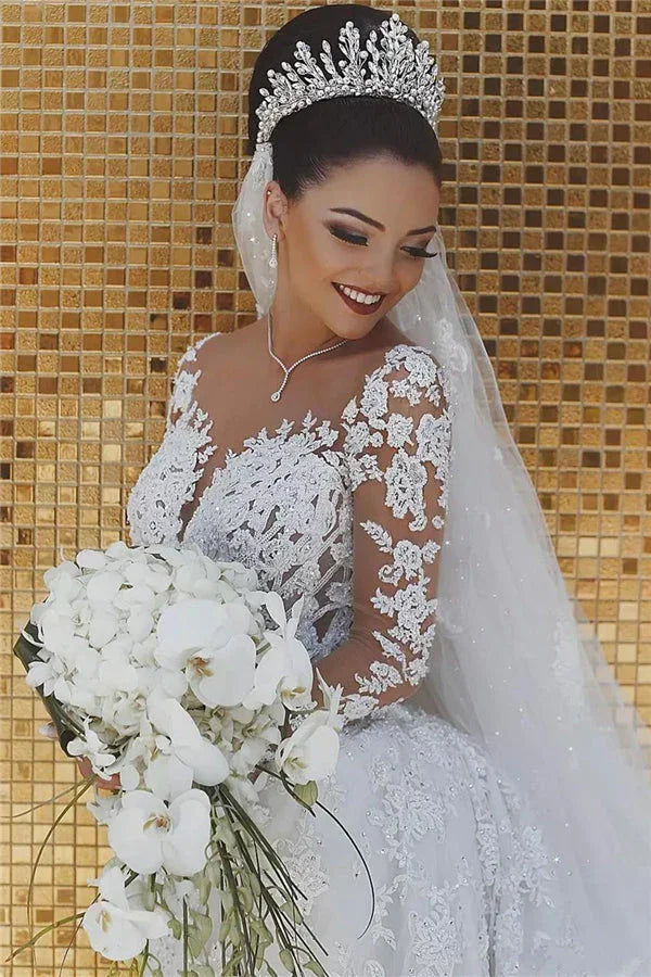 Wunderschönes Meerjungfrauen-Hochzeitskleid mit Perlenstickerei, Ärmeln aus transparentem Tüll und Applikationen