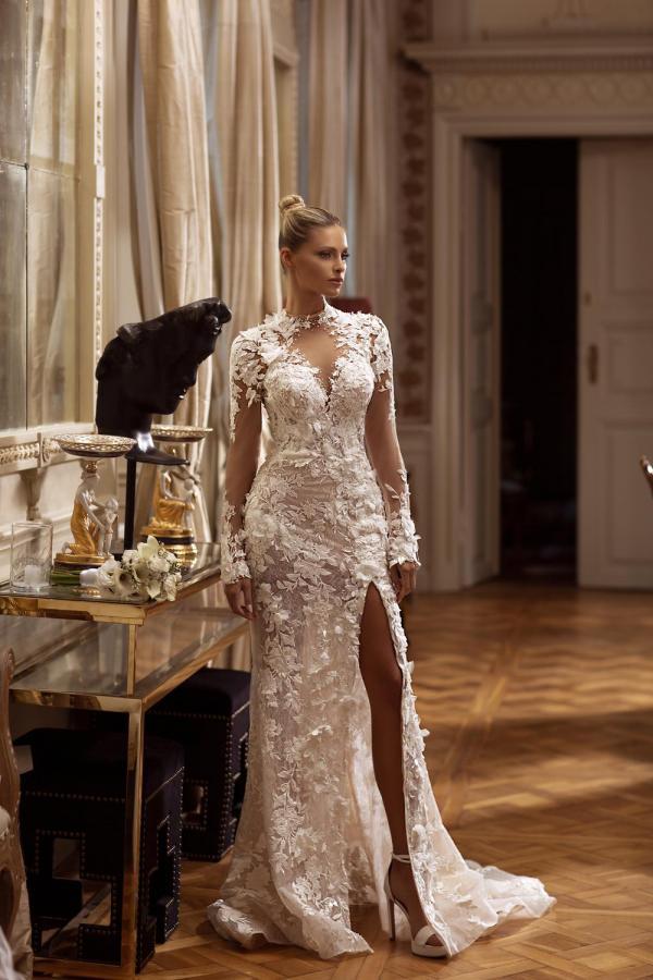 Wunderschönes, langärmeliges, A-Linien-Brautkleid aus juwelenbesetztem Tüll mit offenem Rücken und Schlitz