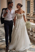Hermoso vestido de novia de corte A con apliques de tul y encaje con hombros descubiertos