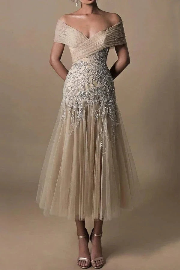 Wunderschöne, kurze A-Linien-Brautkleider mit schulterfreiem Ausschnitt, Perlenstickerei und Spitze