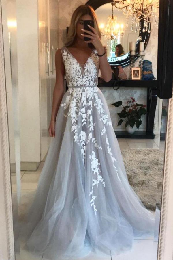 Gorgeous Sleeveless Long Prom Dress Tulle With Lace Appliques V-Neck