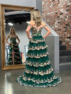 Vestido de fiesta con corsé, hombros descubiertos y volantes de encaje