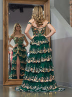 Vestido de fiesta con corsé, hombros descubiertos y volantes de encaje