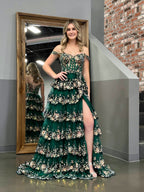 Vestido de fiesta con corsé, hombros descubiertos y volantes de encaje