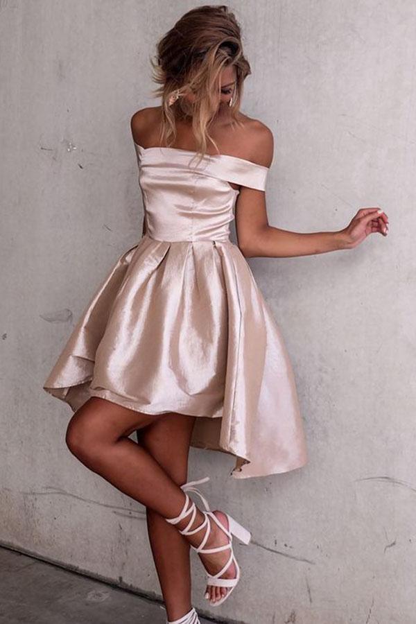 High-Low Off-Shoulder Plissiertes Satin-Heimkehrkleid