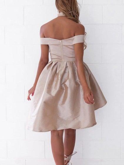 High-Low Off-Shoulder Plissiertes Satin-Heimkehrkleid