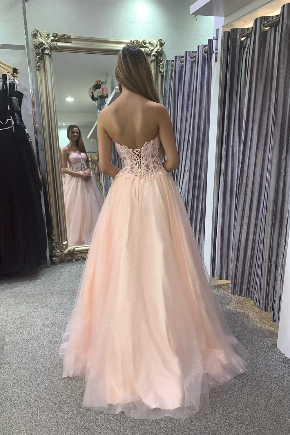 A-Linien-Abendkleid mit herzförmigem Herzausschnitt und Applikationen