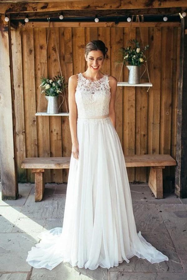 Vestido de novia boho de encaje para playa con cola