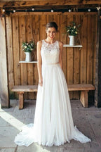 Vestido de novia boho de encaje para playa con cola