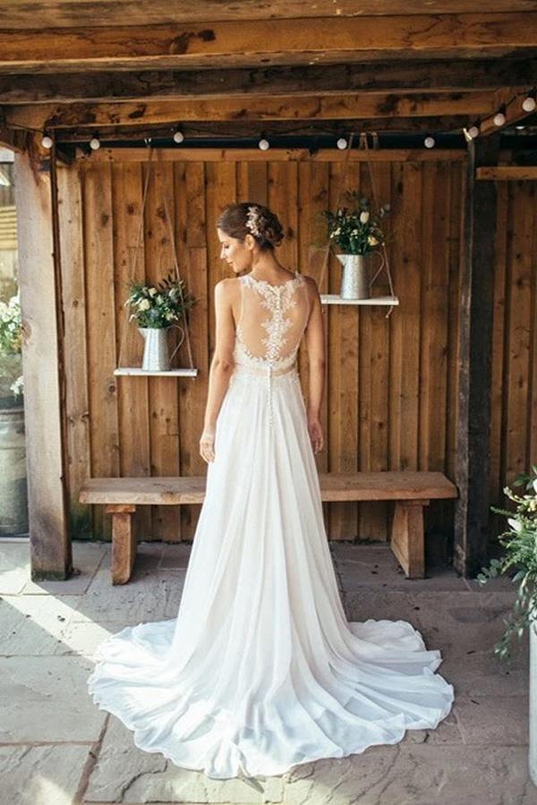 Vestido de novia boho de encaje para playa con cola