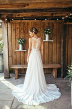 Vestido de novia boho de encaje para playa con cola