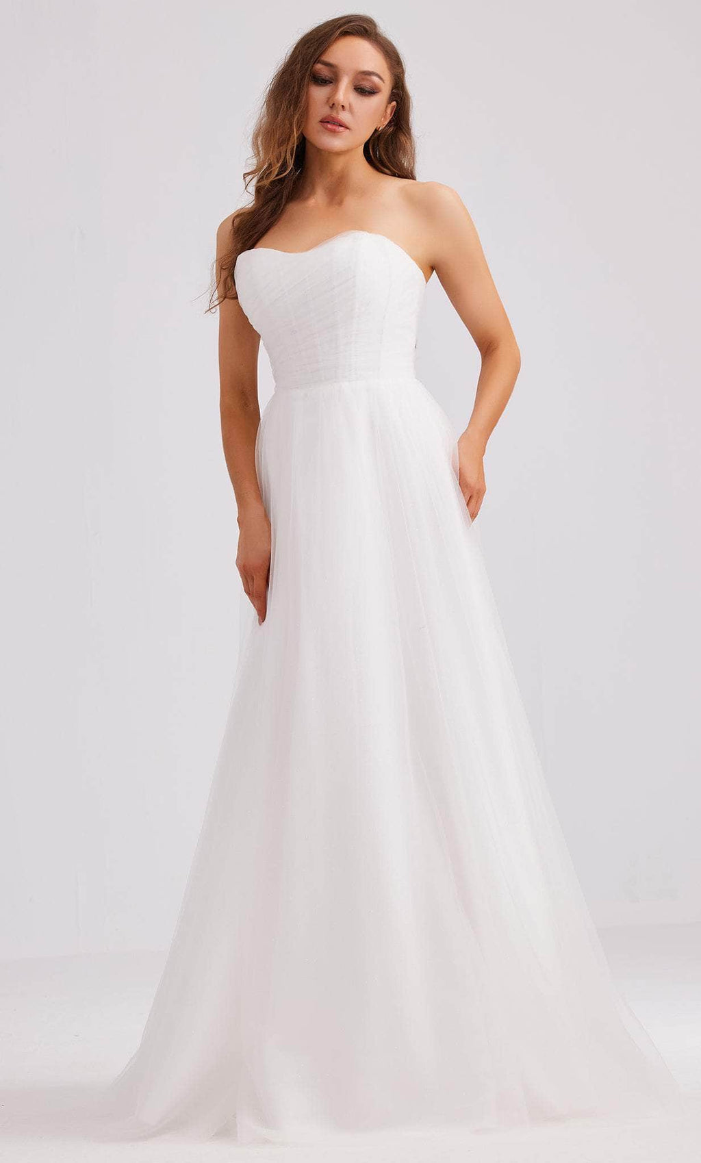 Vestido de noche de tul con escote corazón