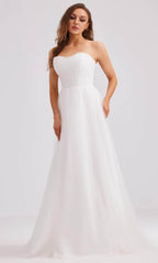 Vestido de noche de tul con escote corazón