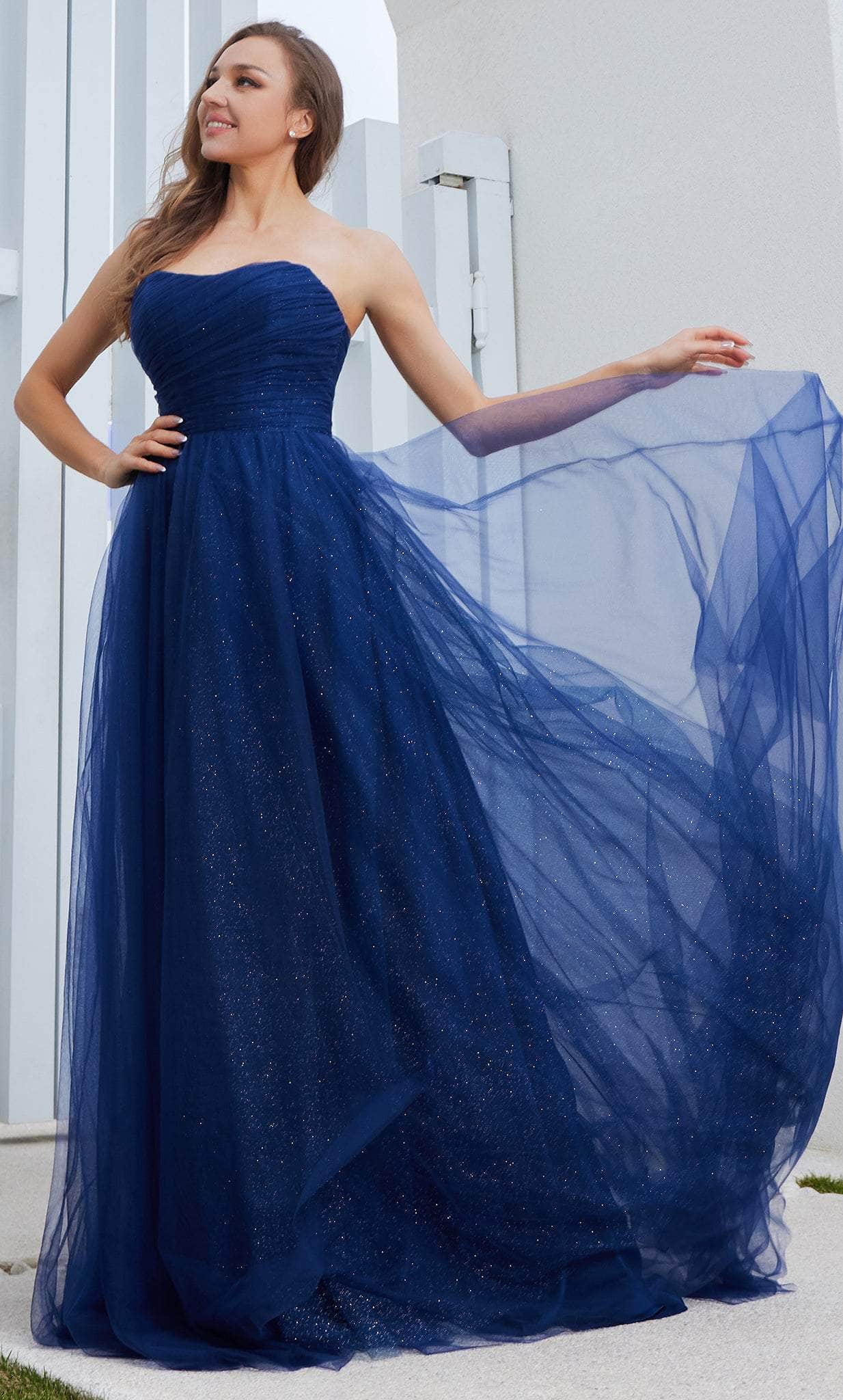 Abendkleid aus Tüll mit Herzausschnitt