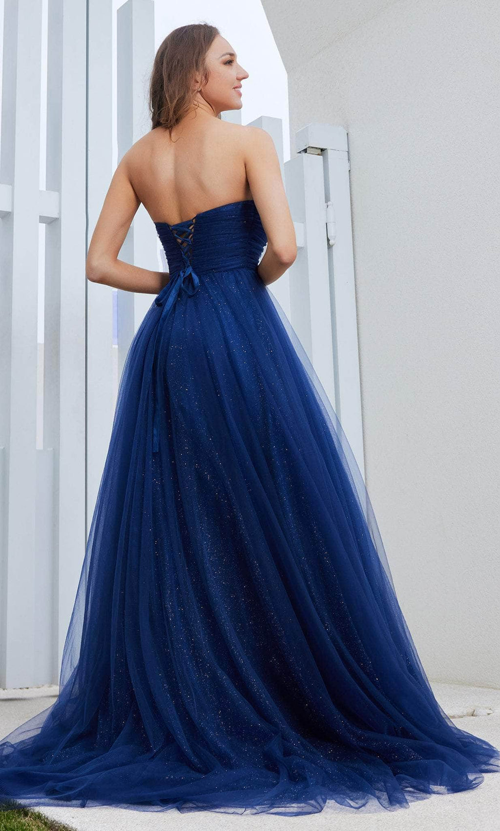 Vestido de noche de tul con escote corazón