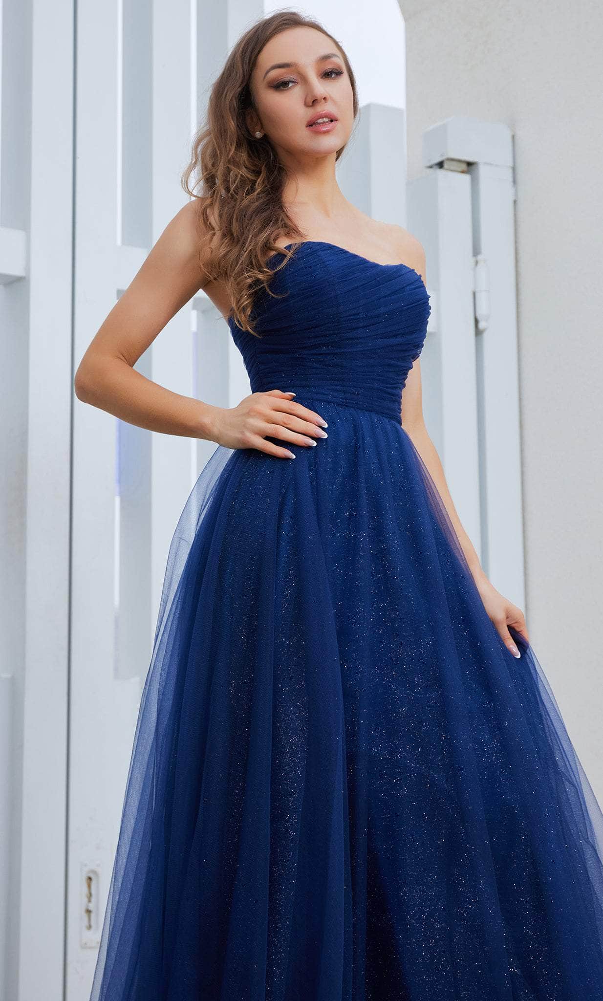 Abendkleid aus Tüll mit Herzausschnitt