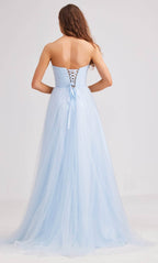 Vestido de noche de tul con escote corazón