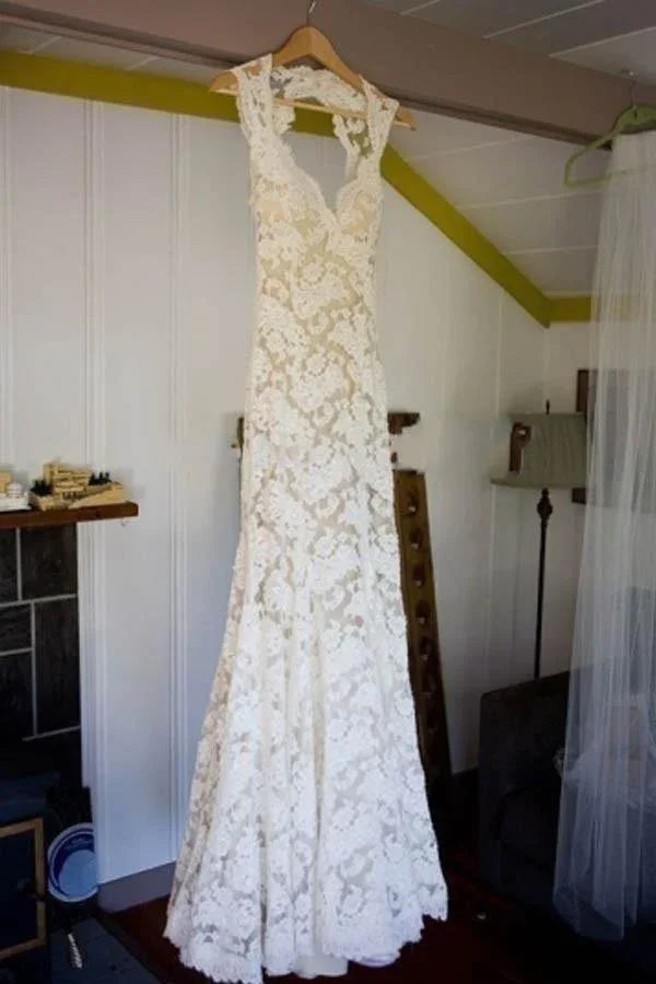 Vestido de novia de encaje de corte recto hasta el suelo con espalda abierta