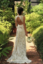Vestido de novia de encaje de corte recto hasta el suelo con espalda abierta