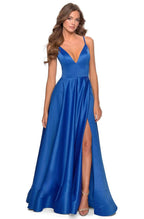 Satin-Abendkleid für junge Damen mit tiefem V-Ausschnitt