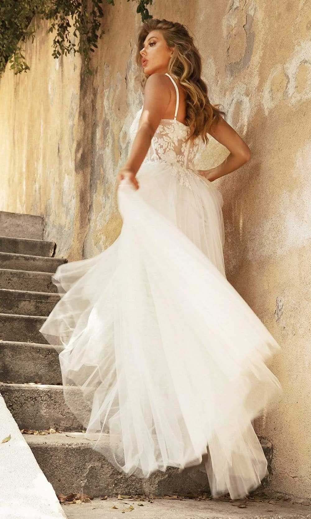 Ärmelloses, mehrlagiges Tüllkleid